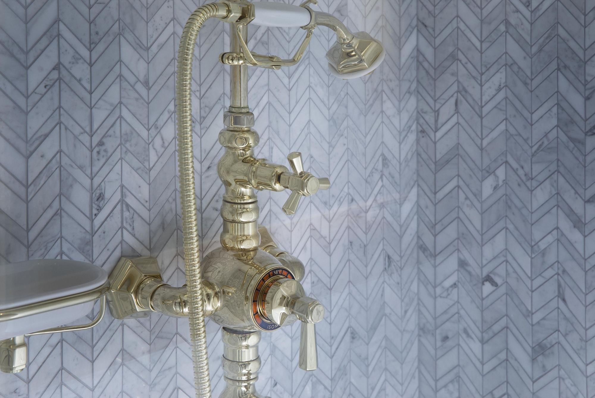 Maison Breguet Paris Dış mekan fotoğraf A shower faucet
