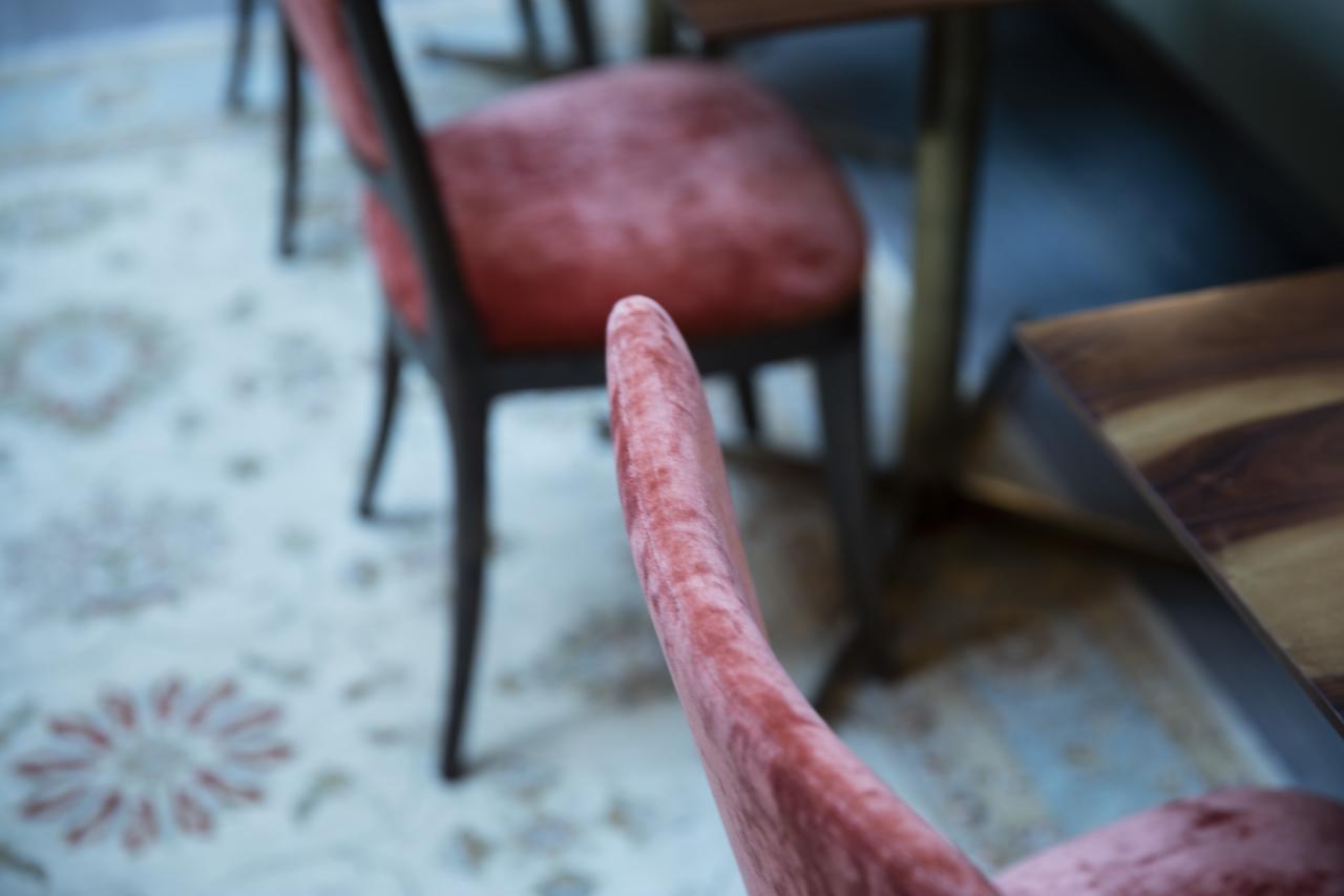 Maison Breguet Paris Dış mekan fotoğraf Detail of a chair