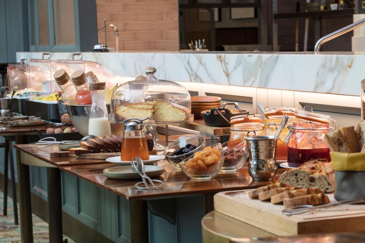 Maison Breguet Paris Dış mekan fotoğraf A breakfast buffet